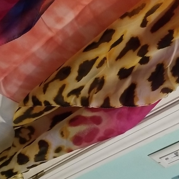 Cute pink and leopard shall. - Picture 2 of 5